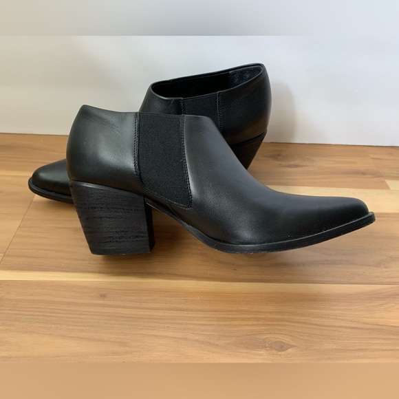 Vince Leather Ankle Boots - Picture 5 of 7